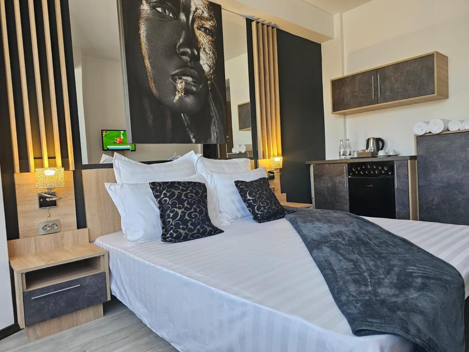 Theline Hotel Bucharest Exterior photo